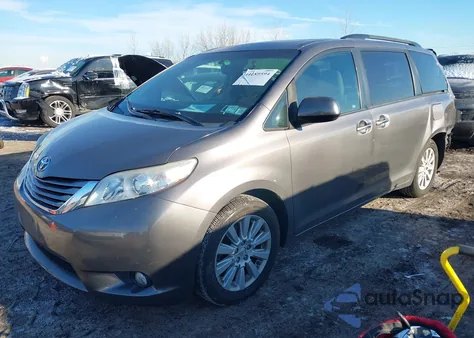 2015 Toyota Sienna Xle Premium 7 Passenger from USA, damaged, VIN 5TDDK3DC3FS124142